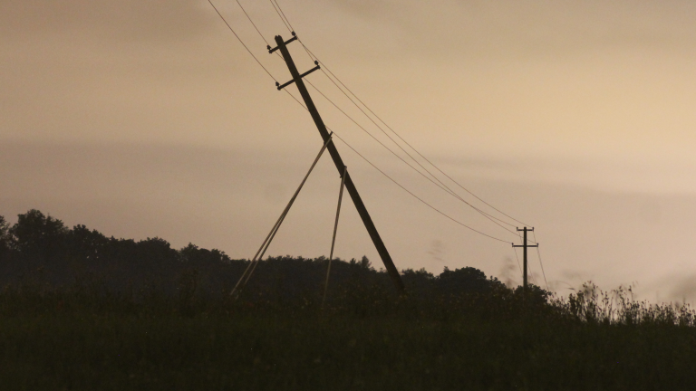 Poteau électrique qui chute