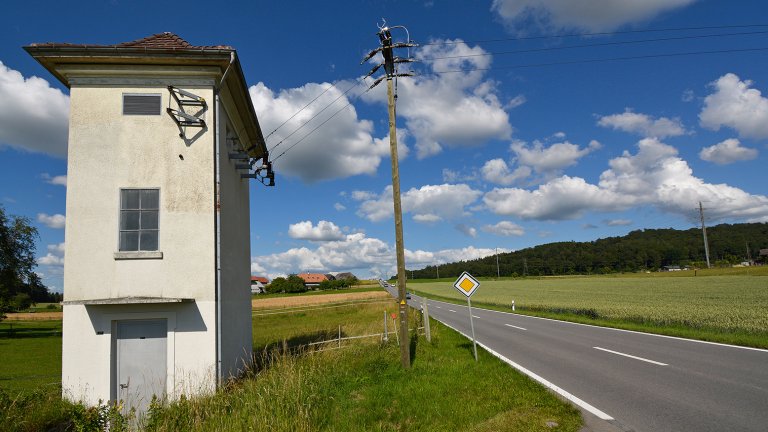 Landschaft mit Strommast