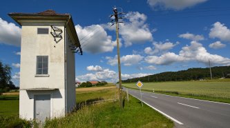 Landschaft mit Strommast